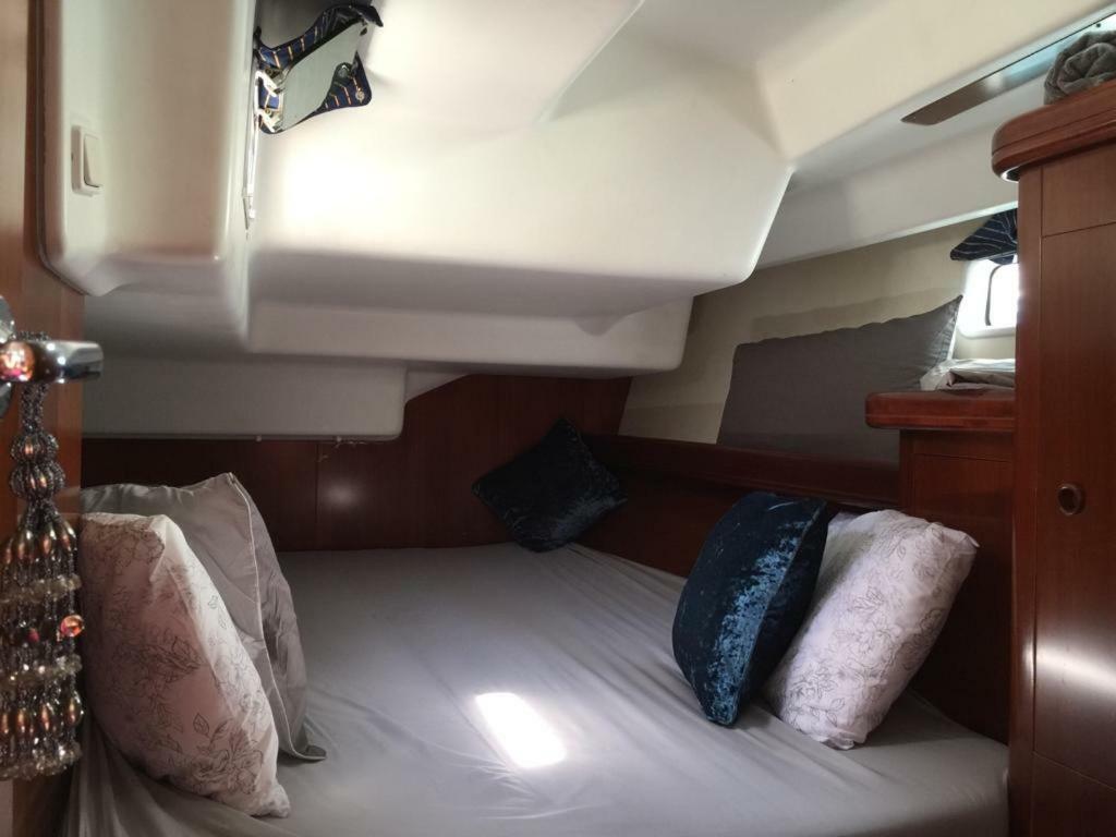 Luxury Yacht Stay "White Dove" Sleeps 6 Gibraltar Eksteriør bilde